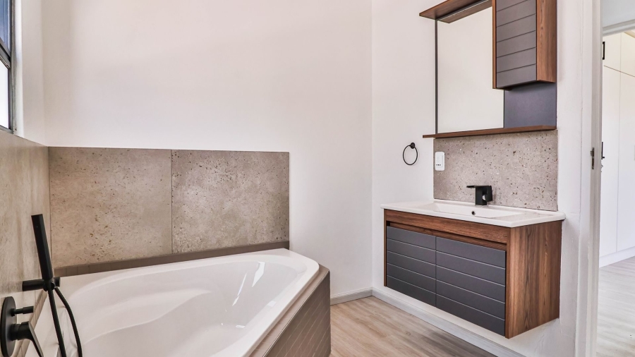 4 Bedroom Property for Sale in Kleinmond Western Cape